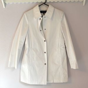 Anne Klein white raincoat snap closure size small.